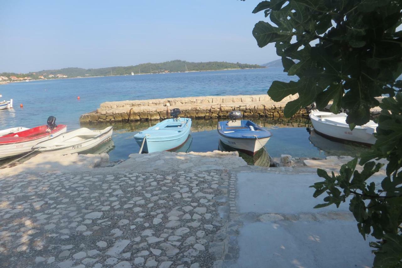 I&J Relaxing Beach Apartments Račišće Exterior foto